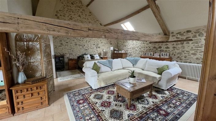Image No.11-5 Bed House for sale