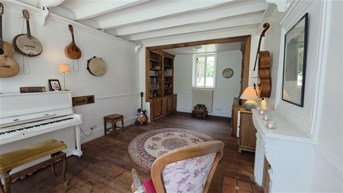 Image No.30-4 Bed Property for sale