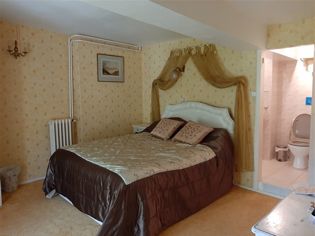 Image No.23-9 Bed Chateaux for sale