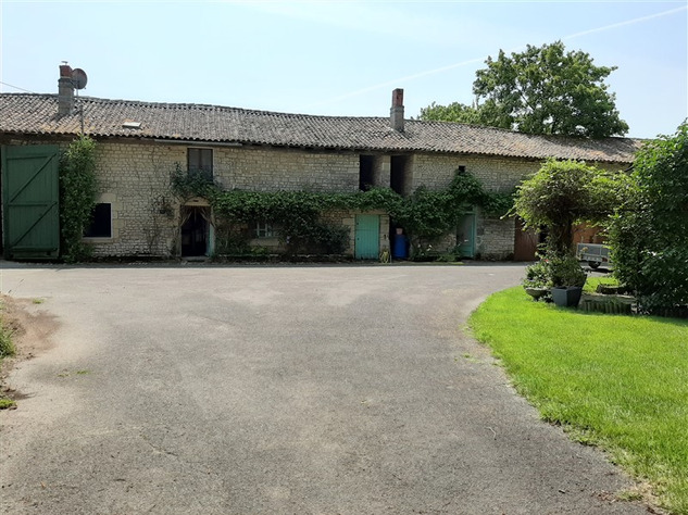 Image No.31-9 Bed Chateaux for sale