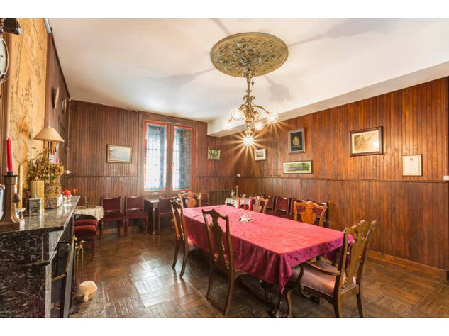Image No.8-9 Bed Chateaux for sale