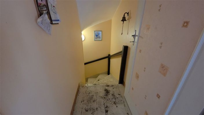 Image No.9-6 Bed Property for sale