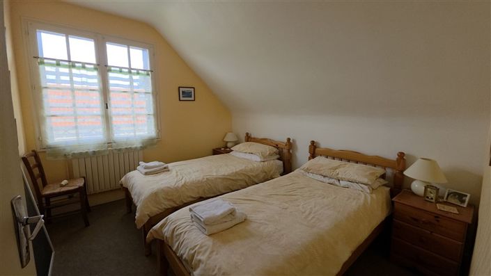Image No.17-6 Bed Property for sale