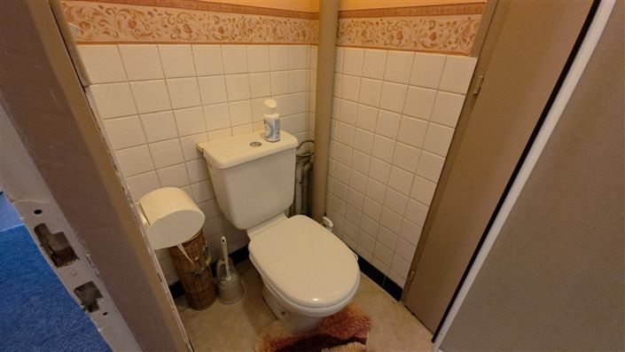 Image No.22-6 Bed Property for sale