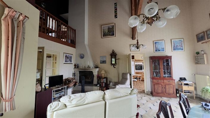Image No.2-6 Bed Property for sale