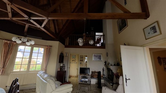 Image No.6-6 Bed Property for sale