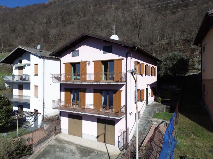 Image No.2-Propriété de 6 chambres à vendre à Gera Lario