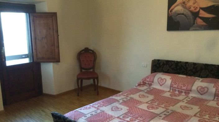 Image No.10-3 Bed House for sale