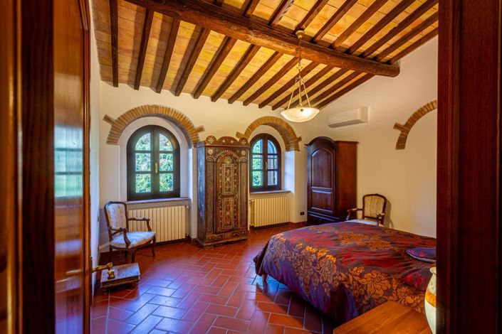 Image No.11-4 Bed Property for sale