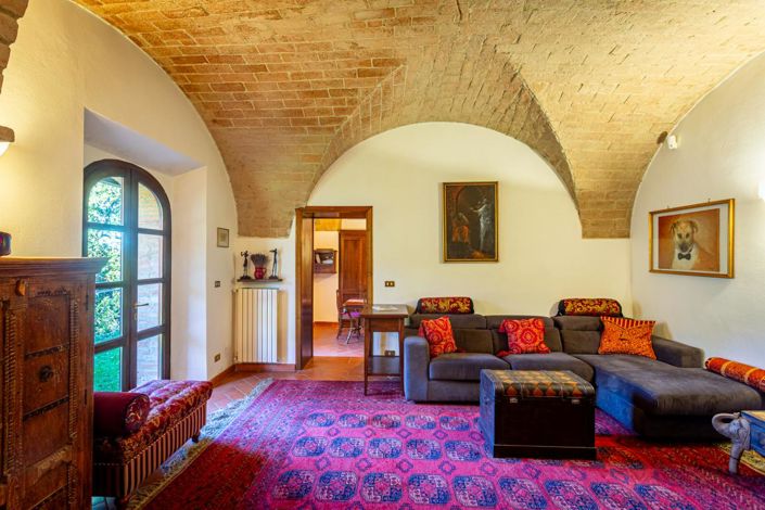 Image No.4-4 Bed Property for sale