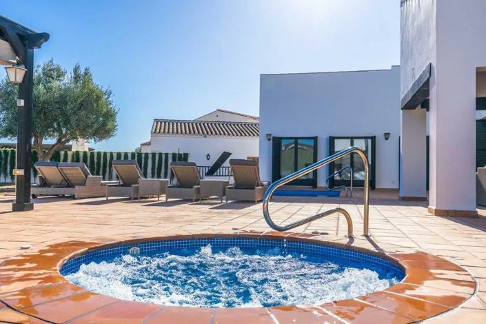 Image No.8-5 Bed Villa for sale