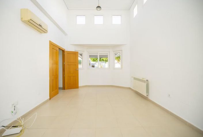 Image No.4-2 Bed Villa for sale
