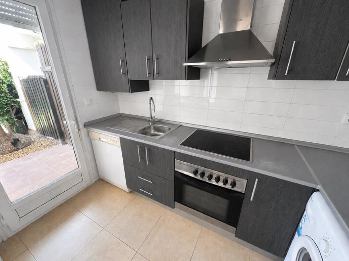 Image No.8-2 Bed Townhouse for sale