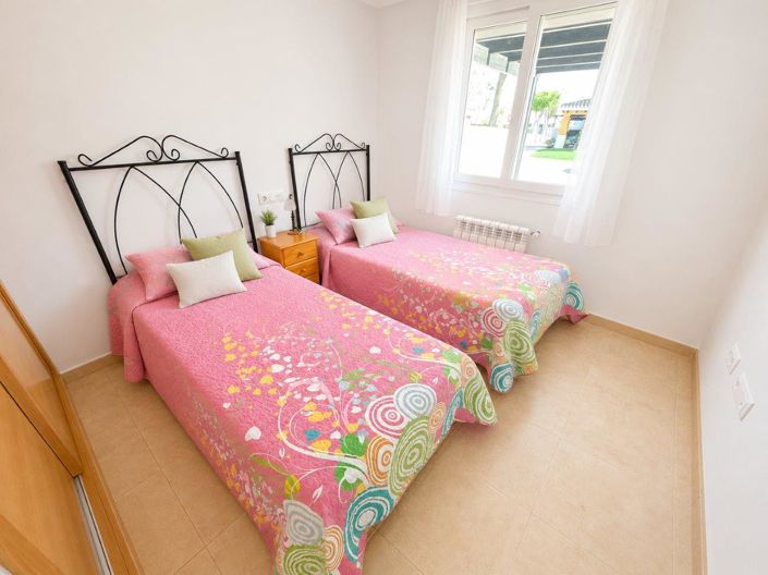 Image No.9-2 Bed Townhouse for sale