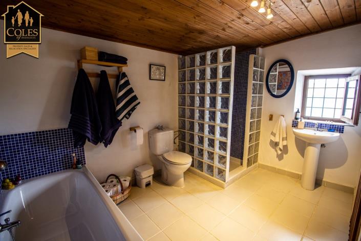 Image No.40-8 Bed Cortijo for sale