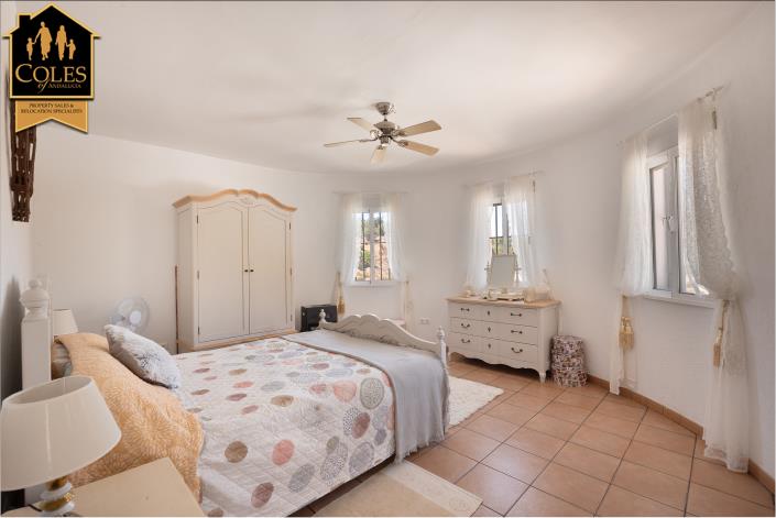 Image No.20-4 Bed Villa / Detached for sale