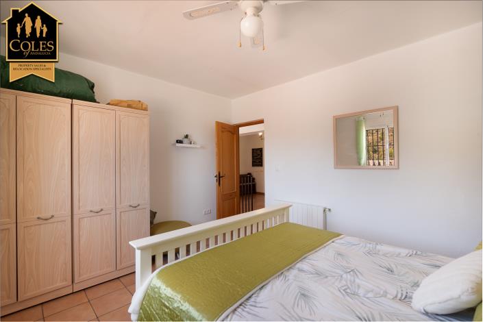 Image No.24-4 Bed Villa / Detached for sale