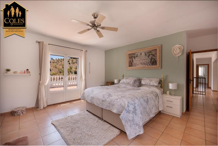 Image No.27-4 Bed Villa / Detached for sale