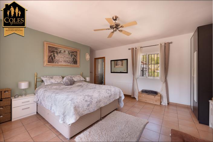 Image No.28-4 Bed Villa / Detached for sale