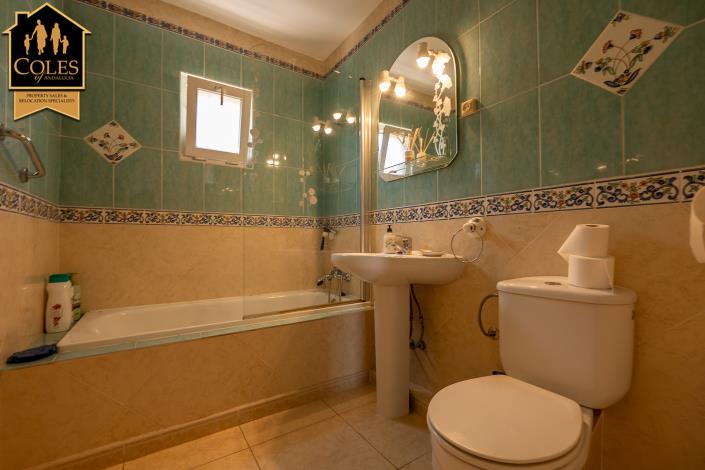 Image No.24-4 Bed Villa / Detached for sale