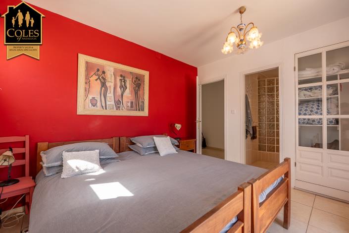 Image No.28-4 Bed Villa / Detached for sale