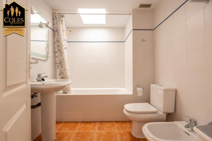 Image No.25-2 Bed Townhouse for sale