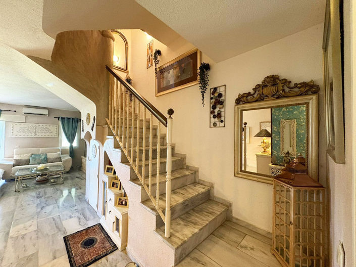 Image No.8-3 Bed Property for sale