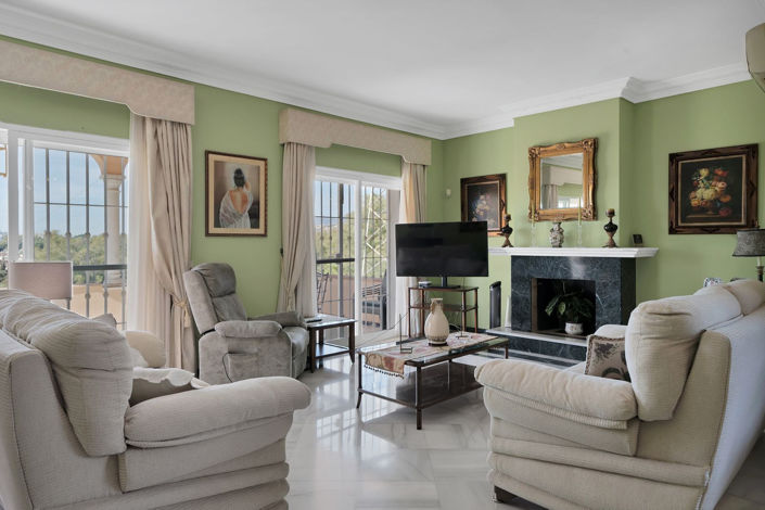 Image No.12-6 Bed Property for sale