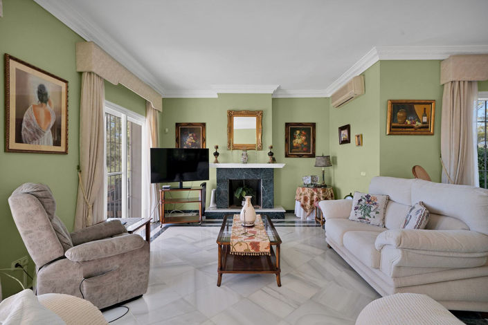 Image No.13-6 Bed Property for sale