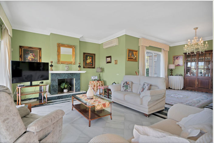 Image No.14-6 Bed Property for sale