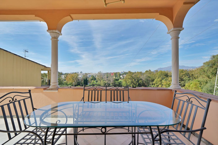 Image No.17-6 Bed Property for sale