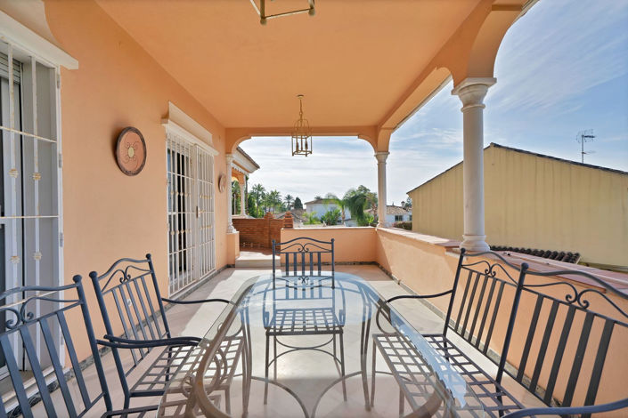 Image No.18-6 Bed Property for sale