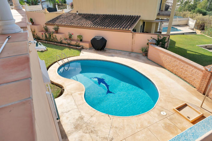 Image No.19-6 Bed Property for sale