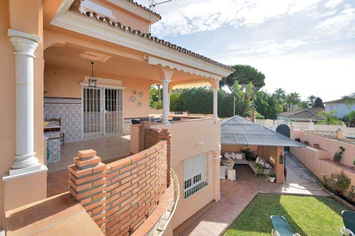 Image No.22-6 Bed Property for sale