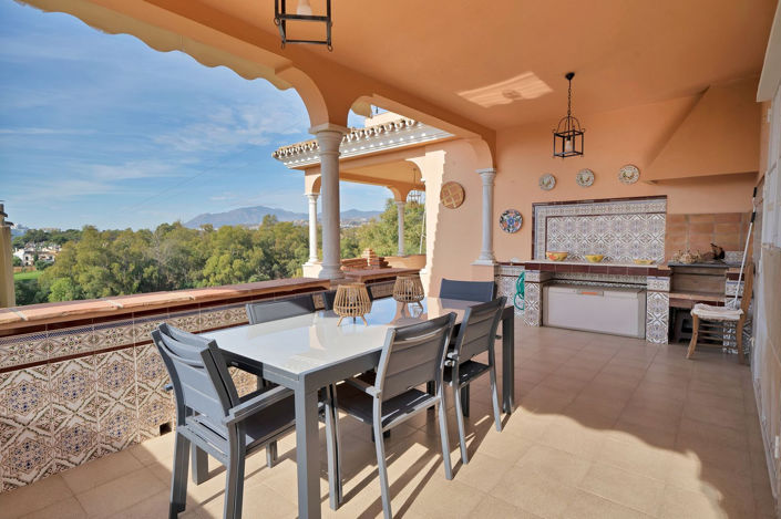 Image No.24-6 Bed Property for sale