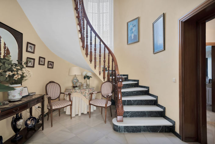 Image No.27-6 Bed Property for sale