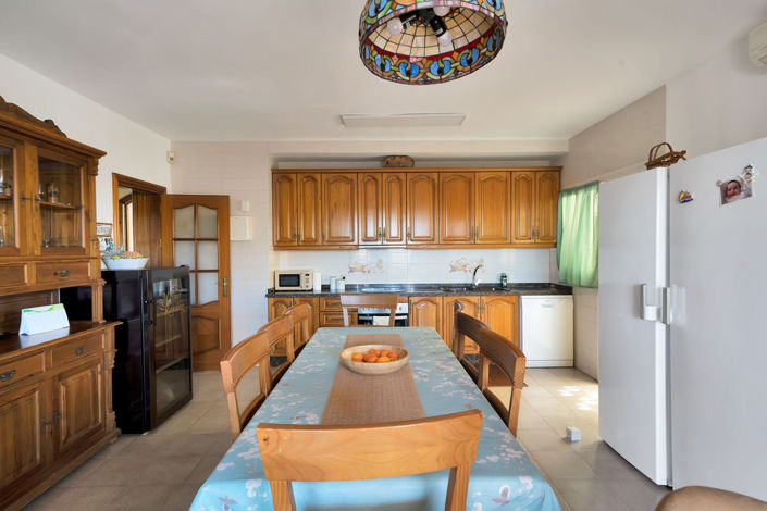 Image No.32-6 Bed Property for sale