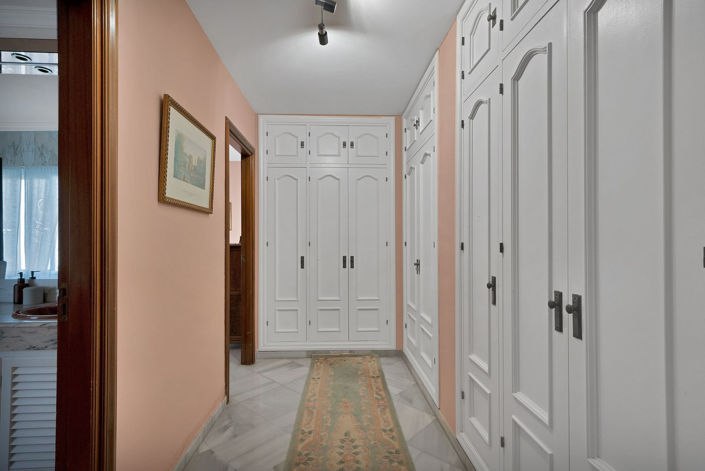 Image No.33-6 Bed Property for sale