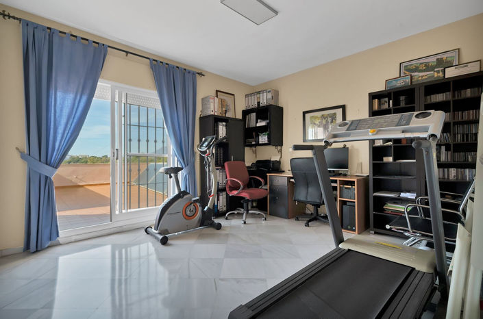 Image No.41-6 Bed Property for sale