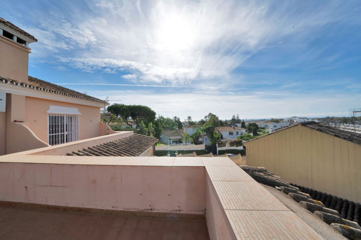Image No.47-6 Bed Property for sale