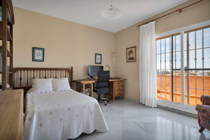 Image No.48-6 Bed Property for sale