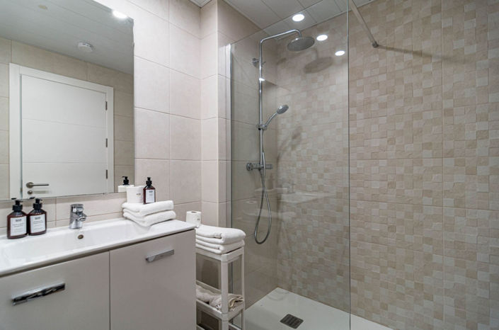 Image No.17-3 Bed Property for sale