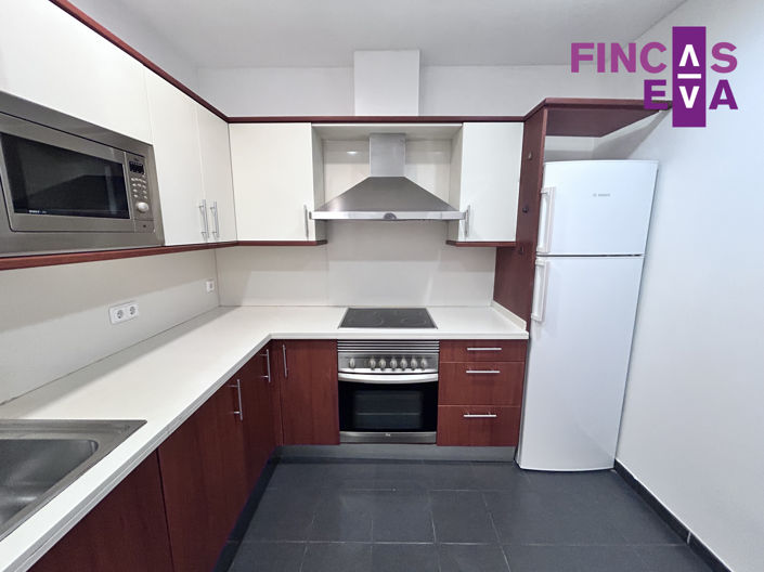 Image No.17-3 Bed Property for sale
