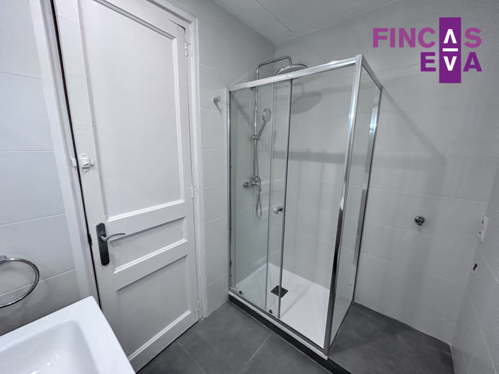 Image No.28-3 Bed Property for sale