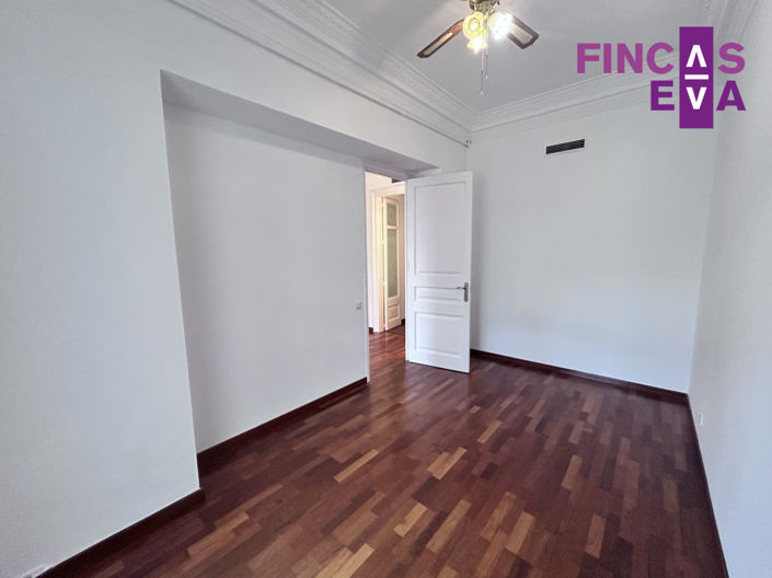 Image No.40-3 Bed Property for sale