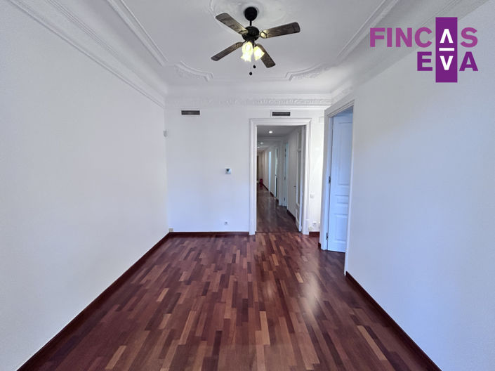 Image No.8-3 Bed Property for sale