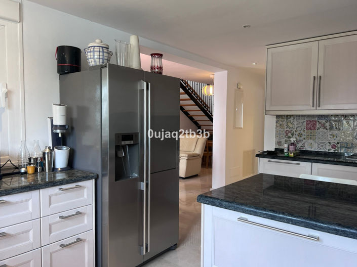 Image No.10-4 Bed Property for sale