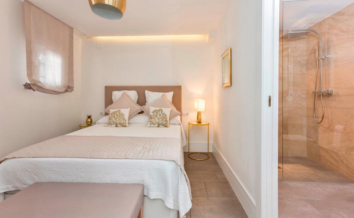 Image No.9-2 Bed Property for sale