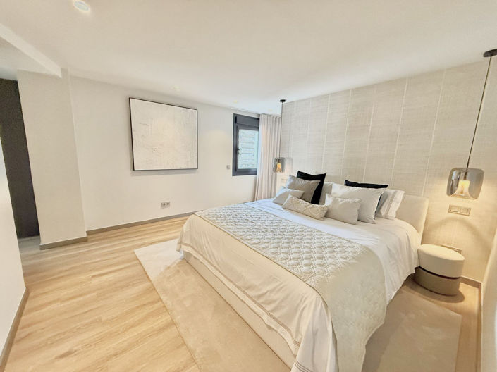 Image No.25-5 Bed Property for sale