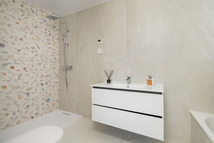Image No.33-3 Bed Property for sale